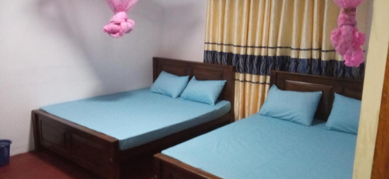 Impress Holiday Home Anuradhapura Buitenkant foto