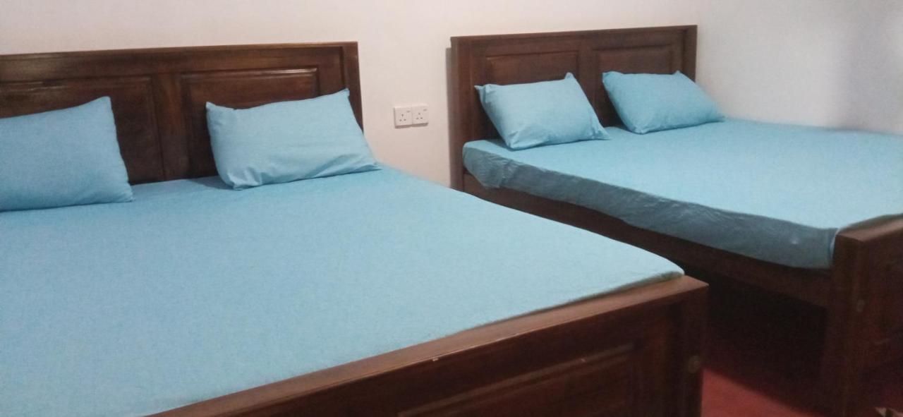 Impress Holiday Home Anuradhapura Buitenkant foto