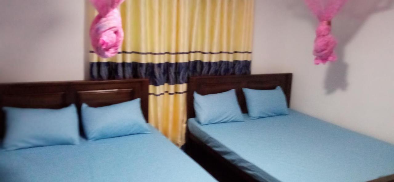 Impress Holiday Home Anuradhapura Buitenkant foto