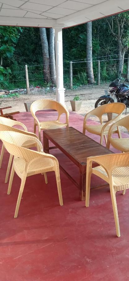 Impress Holiday Home Anuradhapura Buitenkant foto