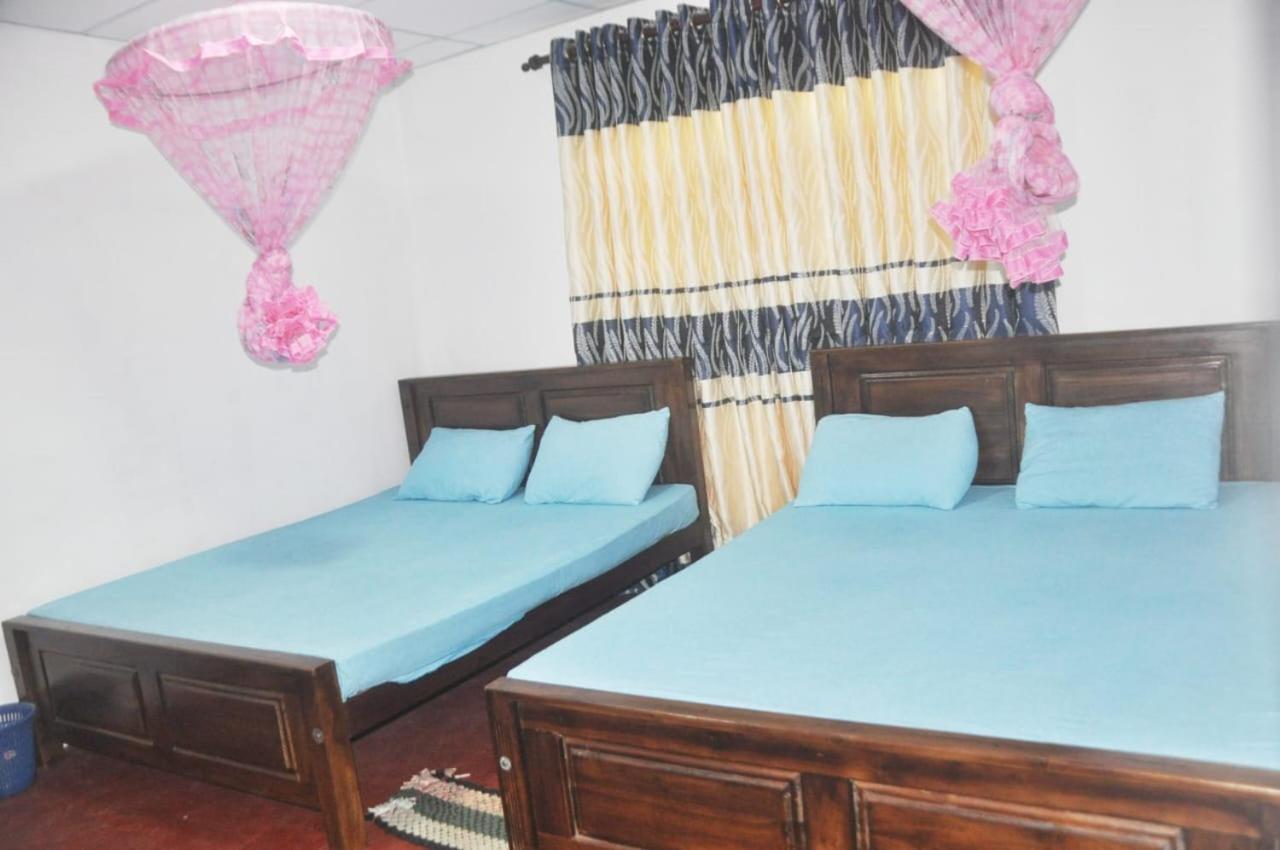 Impress Holiday Home Anuradhapura Buitenkant foto