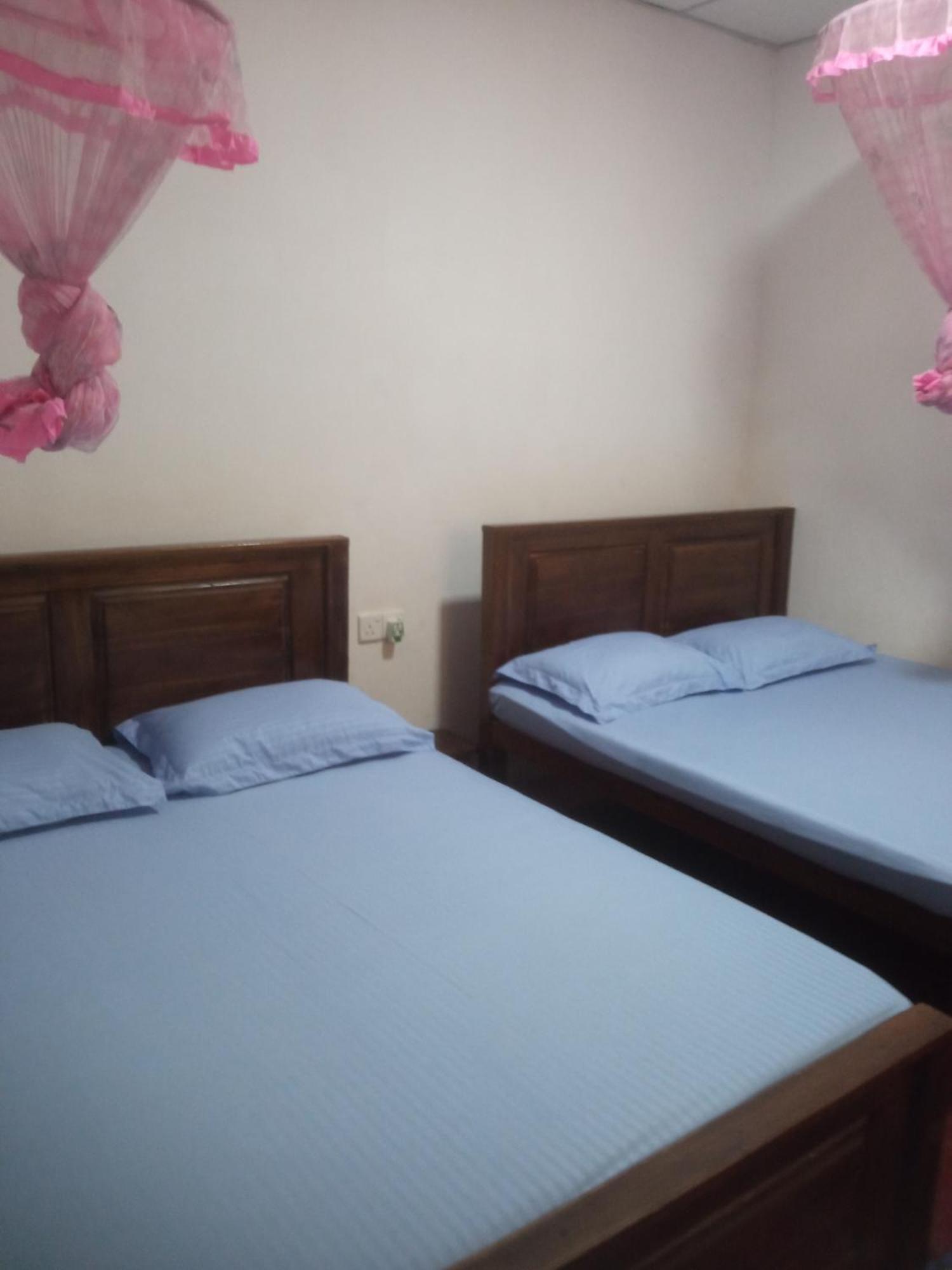 Impress Holiday Home Anuradhapura Buitenkant foto